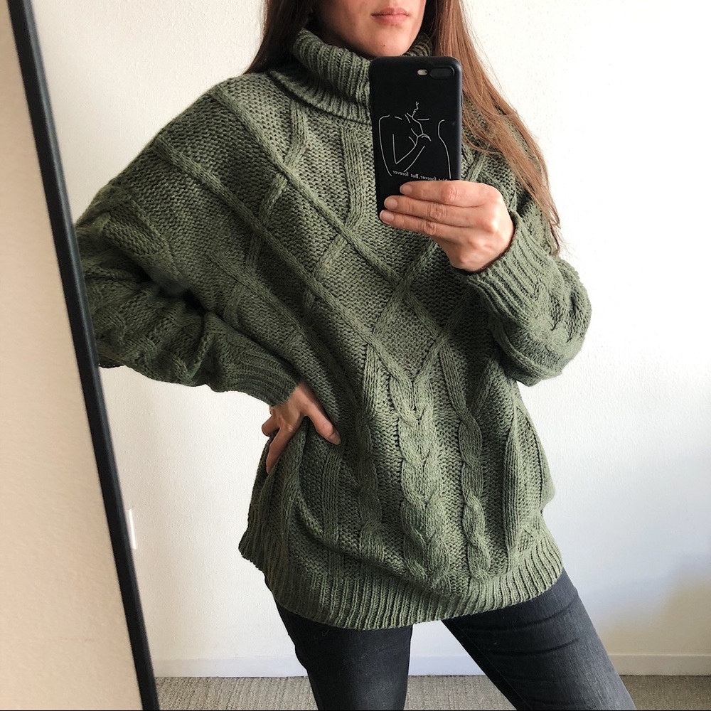Last One // CHUNKY KNIT SWEATER - Picture 4 of 8